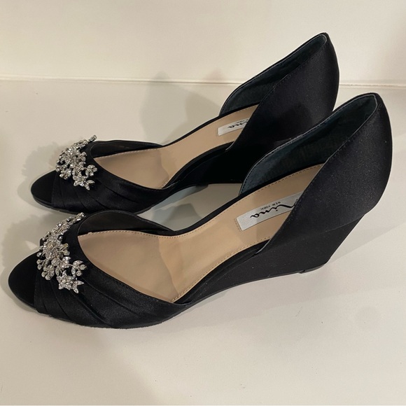 Nina New York Black Emiko Ornamented Wedge           Size 10M - Picture 5 of 8